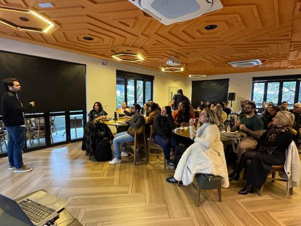 Aramis capacita colaboradores em IA para o varejo