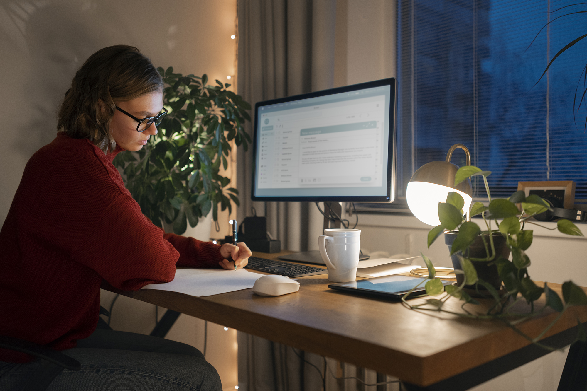 Formato híbrido com até duas presenças semanais no escritório é preferência de 49,4% dos profissionais de RH