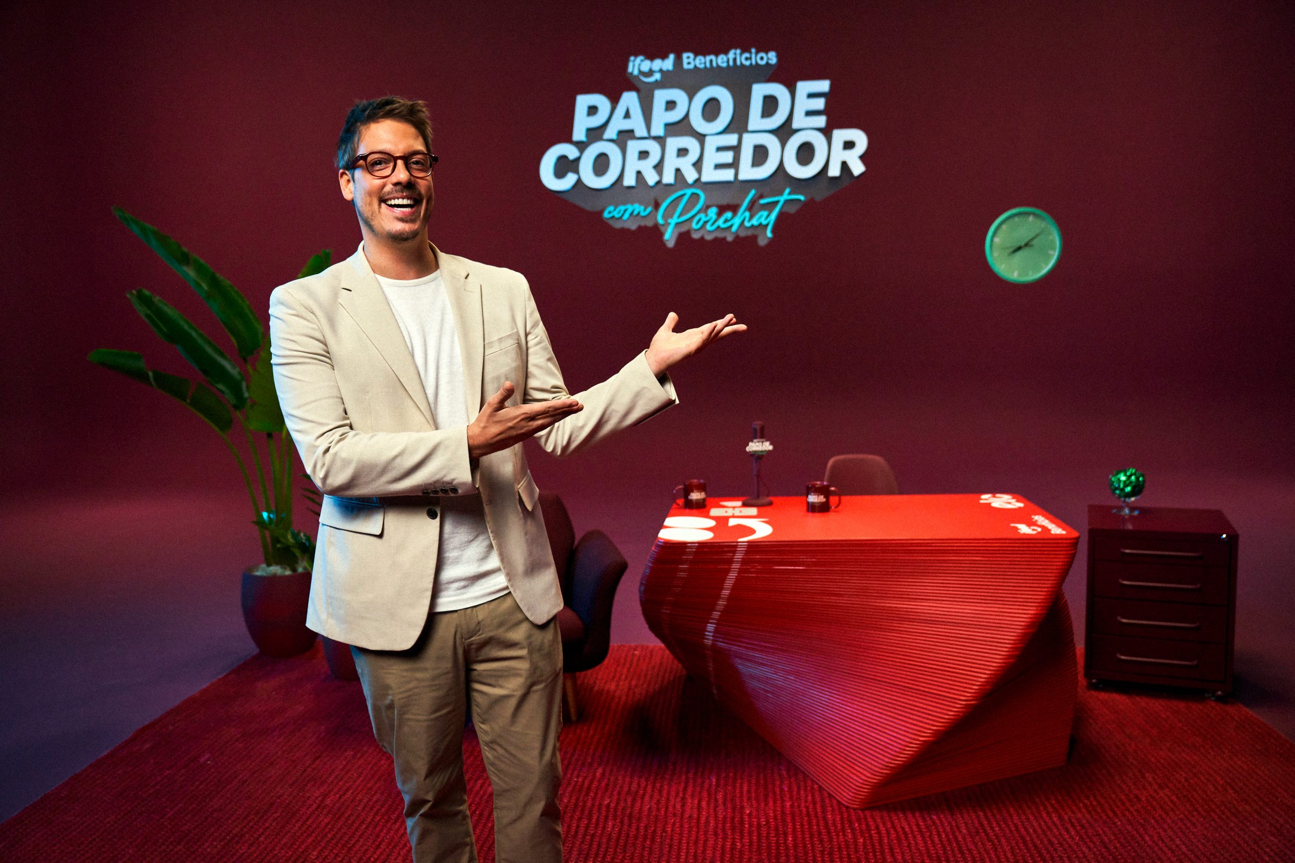 Fábio Porchat apresenta talk show da iFood Benefícios com profissionais de RH